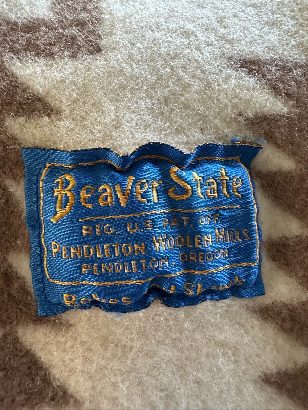Pendleton Beaver State Wool Throw Blanket Cozy Southwestern Pattern 50” x 70” - Picture 7 of 16